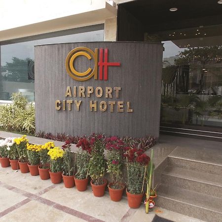 Airport City Hotel Колката Екстериор снимка